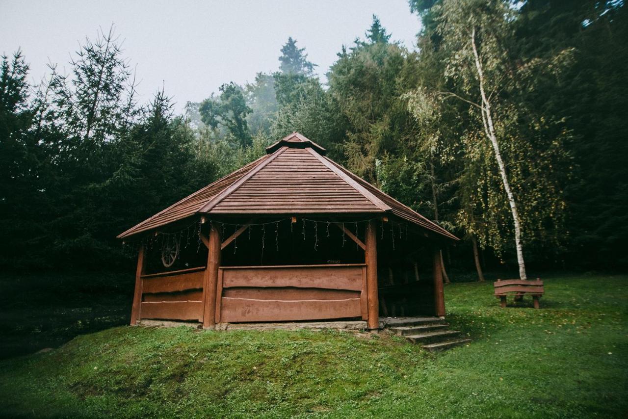 Domki Pod Lasem Lesko Bagian luar foto